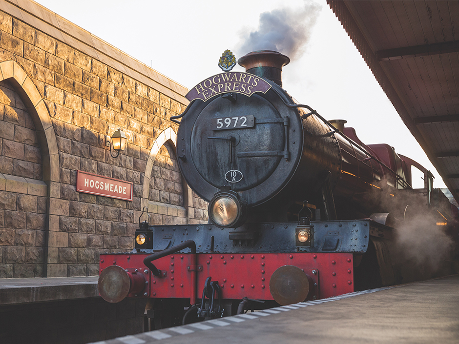 Suba a bordo do Hogwarts Express para um passeio incrível pelas áreas de Harry Potter no Universal Orlando Resort.