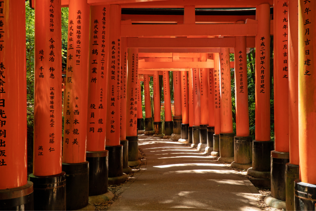 Os portais Torii, em Quioto, no Japão.