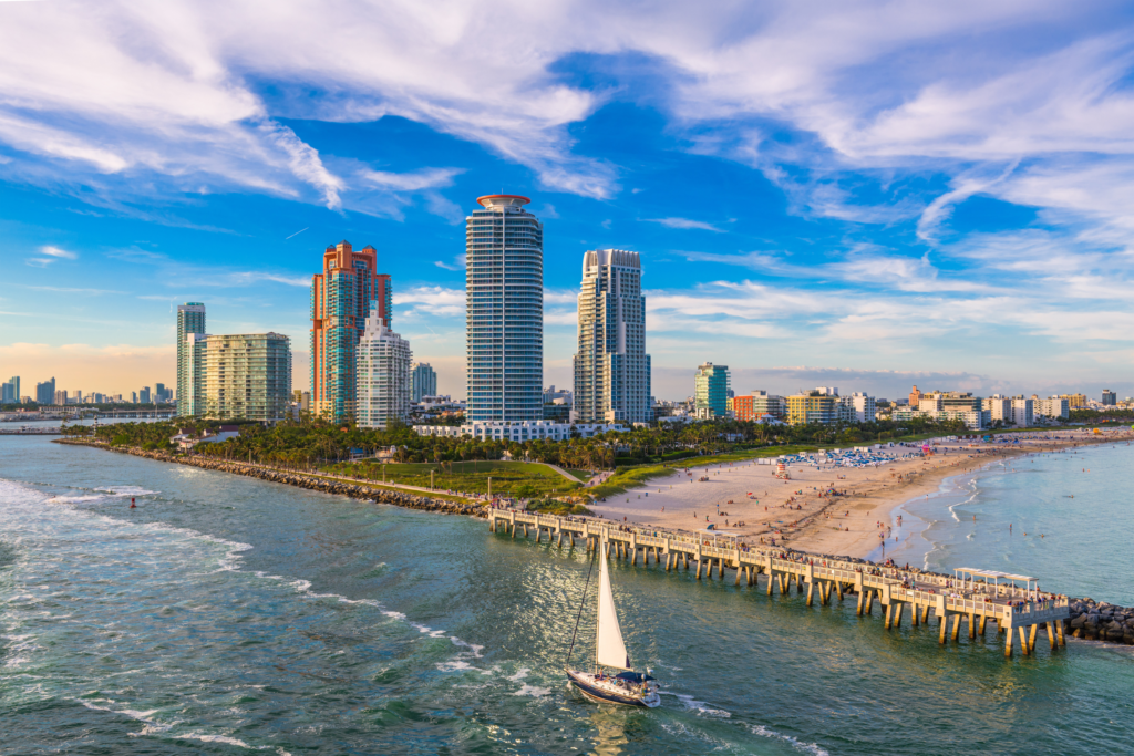 Miami, nos Estados Unidos, é ensolarada durante todo o ano e é um destino preferido pelos brasileiros na Flórida.