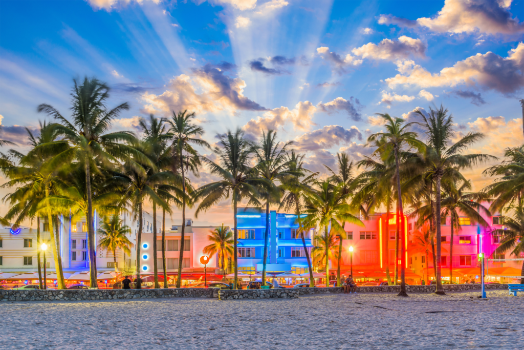 Uma road trip por Miami é garantia de belas paisagens. Não perca o distrito Art Déco.