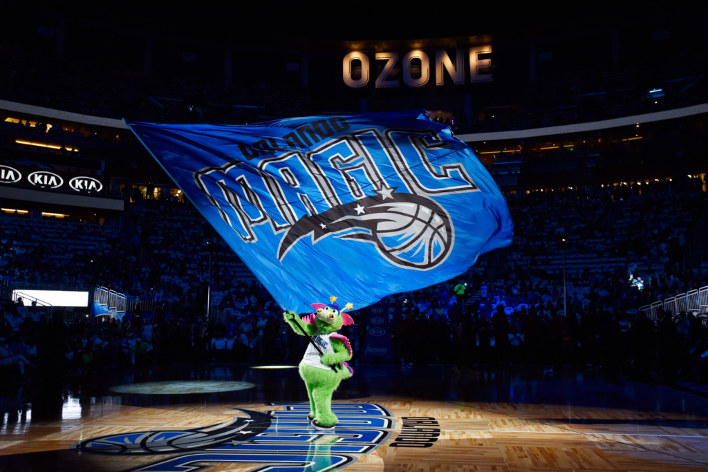 Stuff - o Dragão Mágico é quem anima os jogos do Orlando Magic.