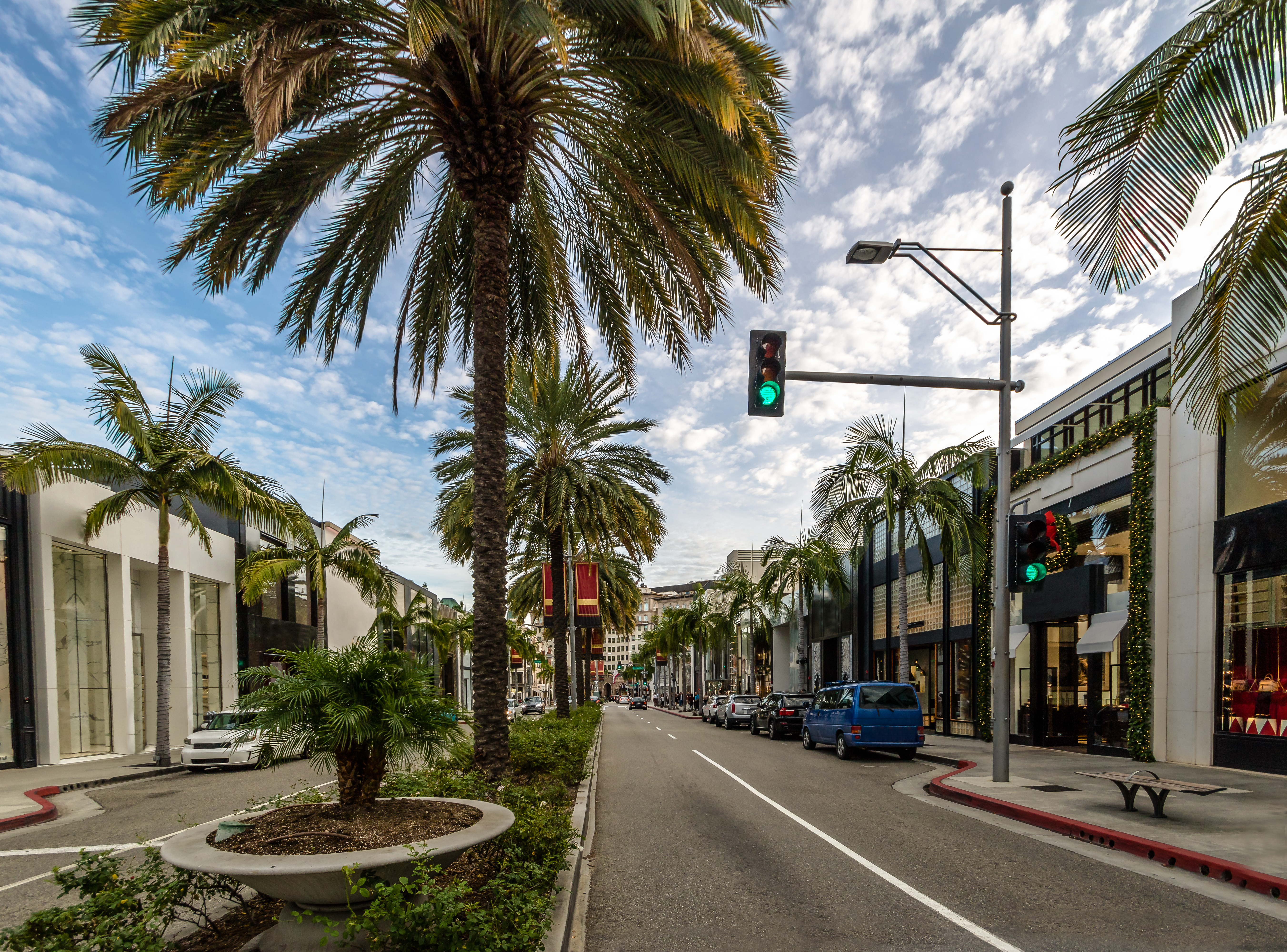 A Rodeo Drive, em Los Angeles, foi cenário de algumas das cenas icônicas do filme "Uma Lina Mulher", estrelado por Julia Roberts.