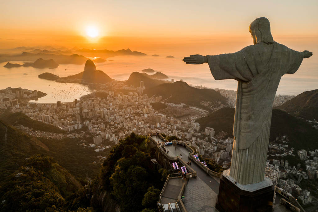 O Cristo Redentor, no Rio de Janeiro, é uma das 7 maravilhas do mundo moderno.