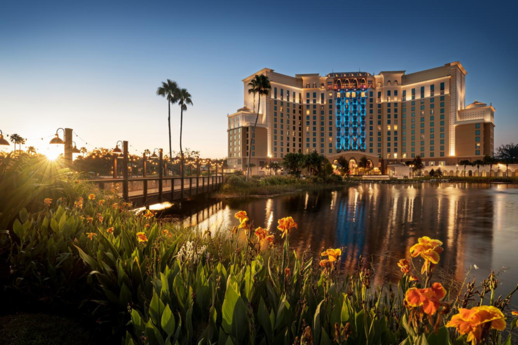 A fachada do Disney’s Coronado Springs Resort.