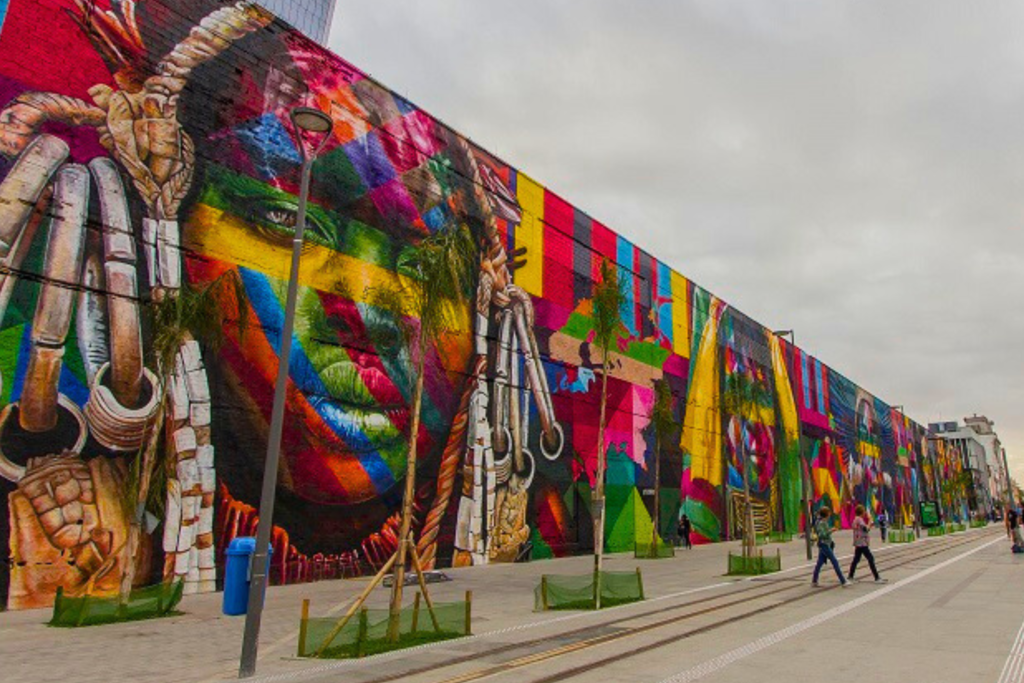 A diversidade representada em muro do Rio de Janeiro com a obra Etnias, dou artista Kobra.