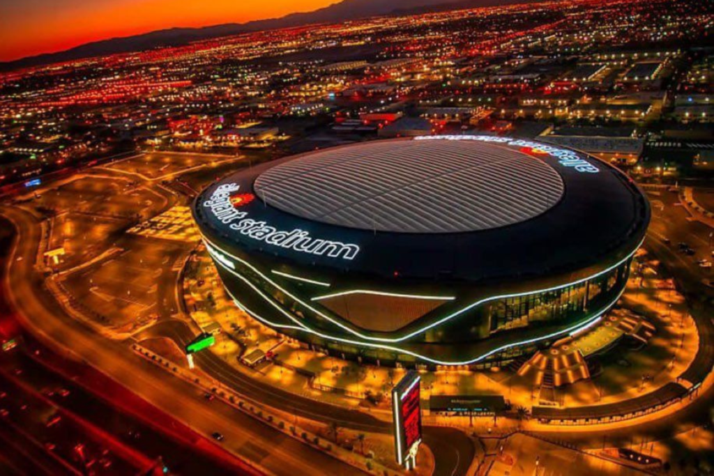 O Allegiant Stadium é a casa do time de futebol americano da cidade.