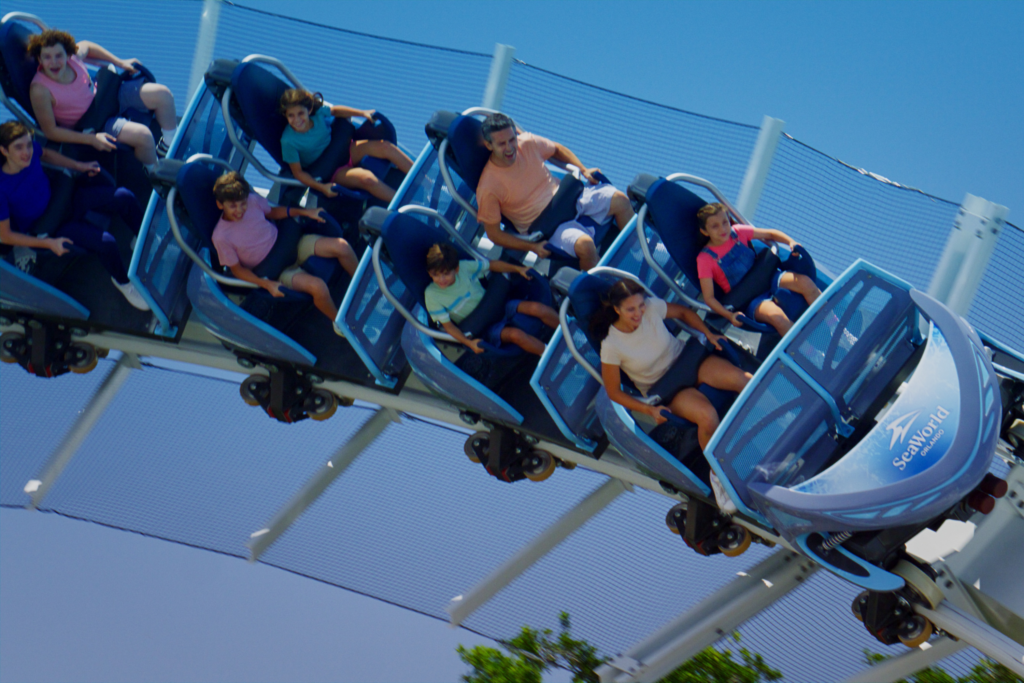 A Ice Breaker, no SeaWorld Orlando, é para quem gosta de muita adrenalina. Altura mínima: 122 centímetros.