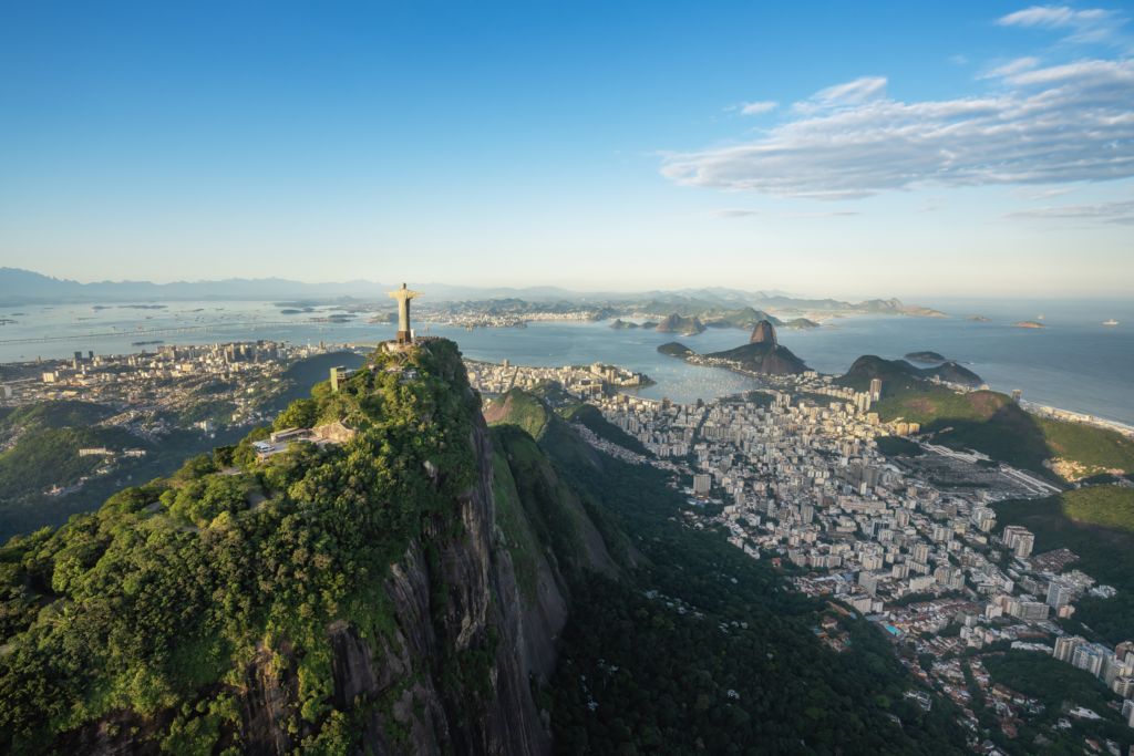 A Cidade Maravilhosa é chamada dessa maneira por um motivo. Conheça o Rio de Janeiro com a Black November.