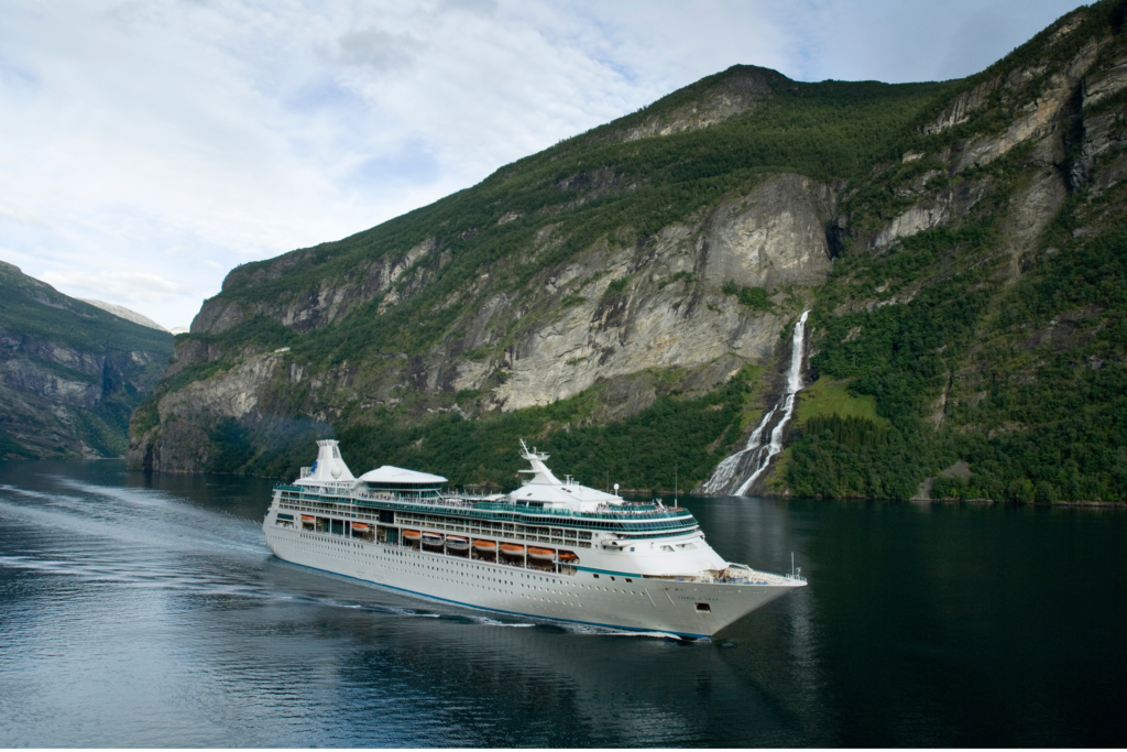 O Vision of the Seas diversas atrações para você ter ótimas memórias com a Royal Caribbean.