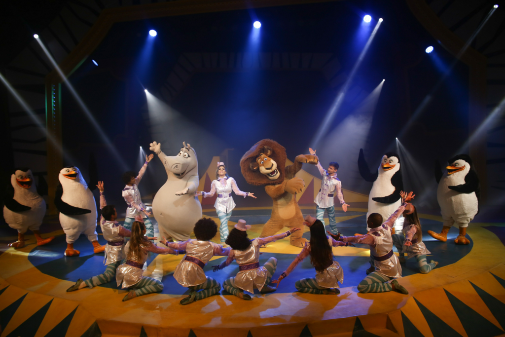 Assista ao show "Madagascar Circus Show".