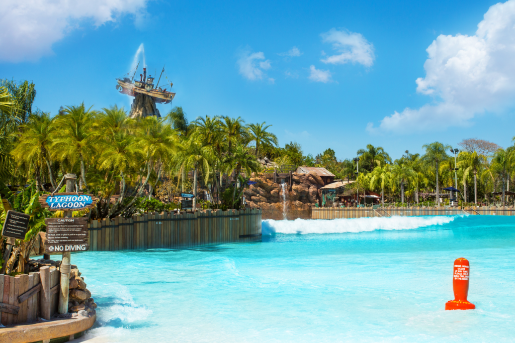 Entenda os ingressos Disney e conheça o Typhoon Lagoon.