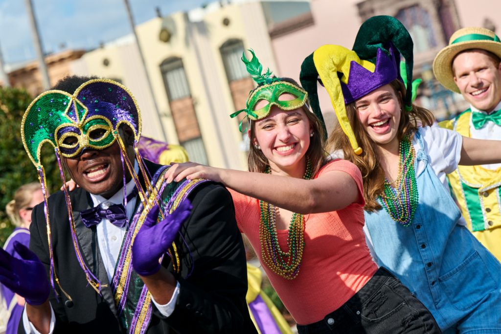 O que levar no Mardi Gras do Universal Orlando? Roupas confortáveis e a animação!