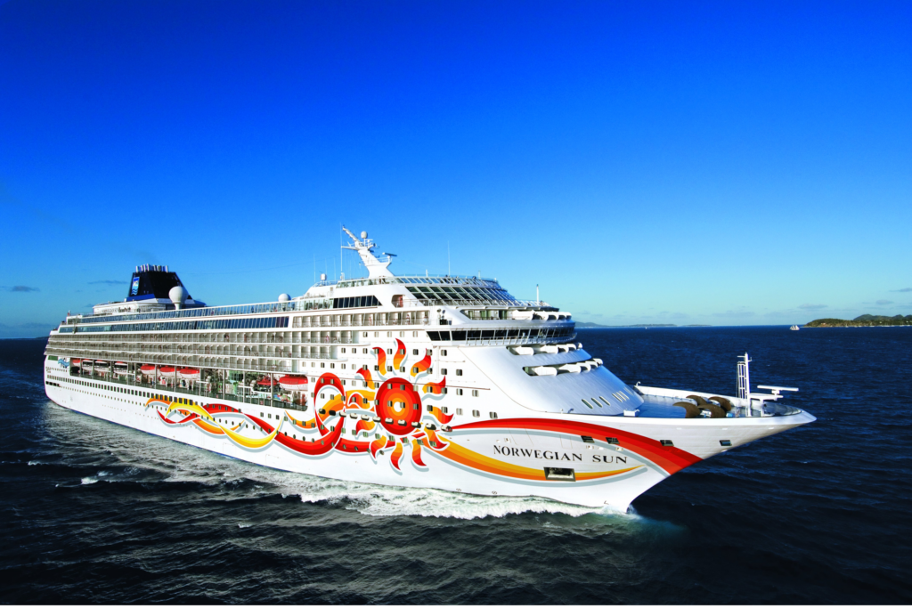 O Norwegian Sun, da Norwegian Cruise Line, oferece itinerários Havaí, Norte da Europa e outros destinos no mundo.