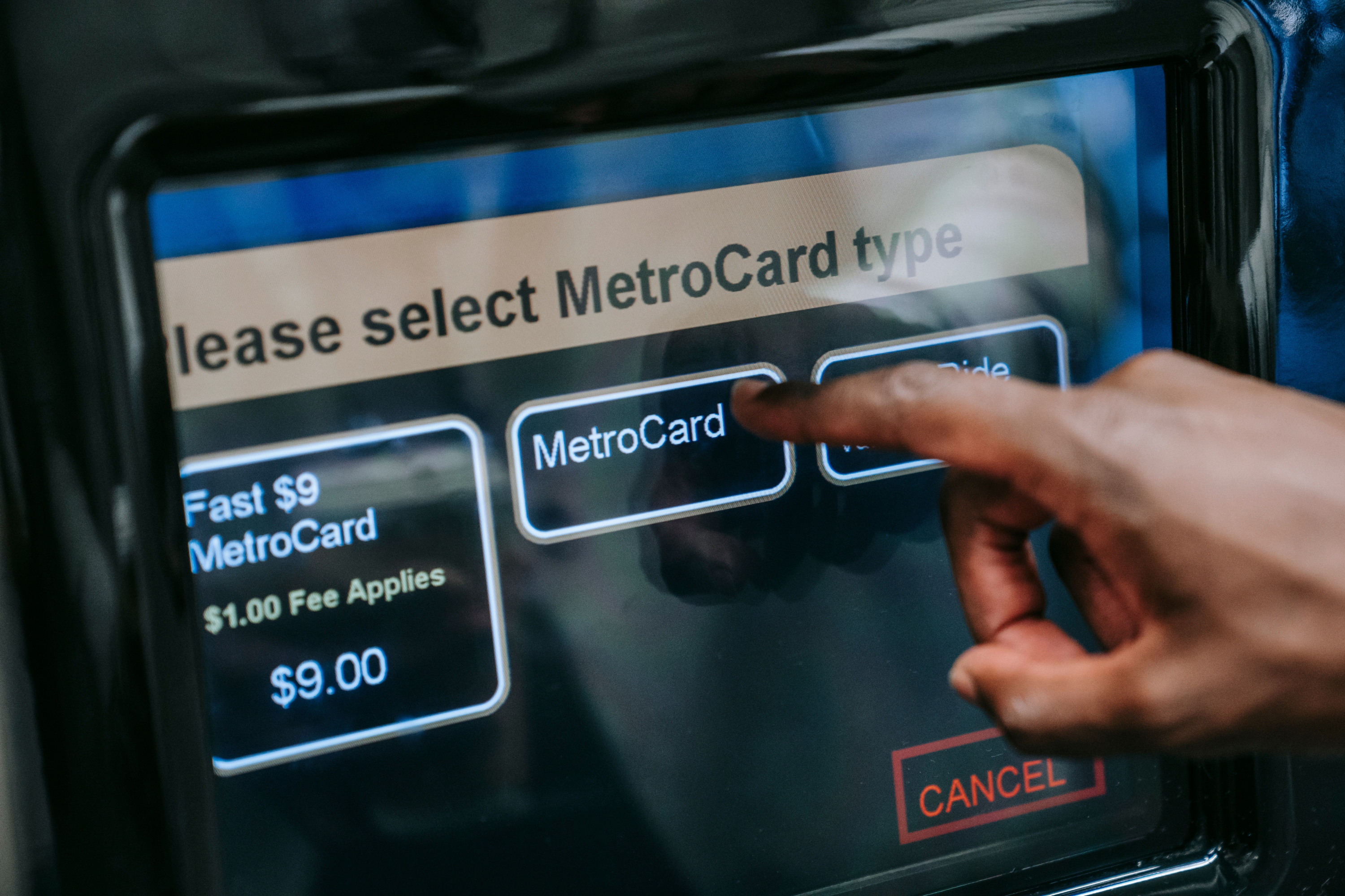 O MetroCard e o OMNY são os meios de pagamento mais comuns no metrô de Nova York.