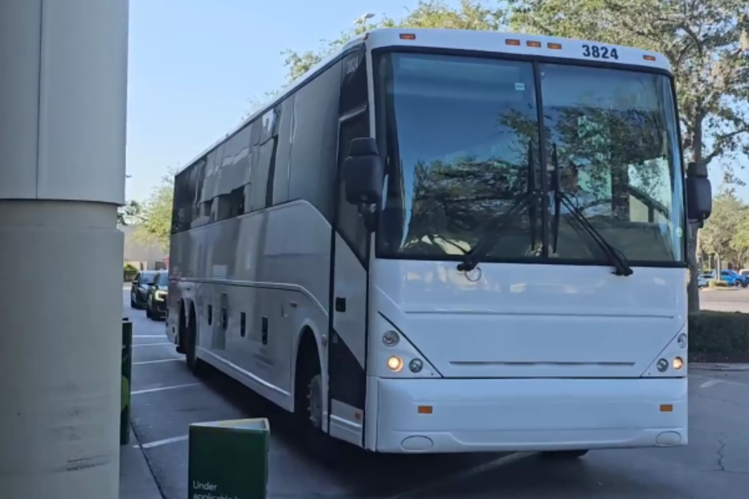 Até o dia 2 de novembro de 2025, o Busch Gardens oferece transporte gratuito de Orlando para Tampa Bay para portadores de ingressos.