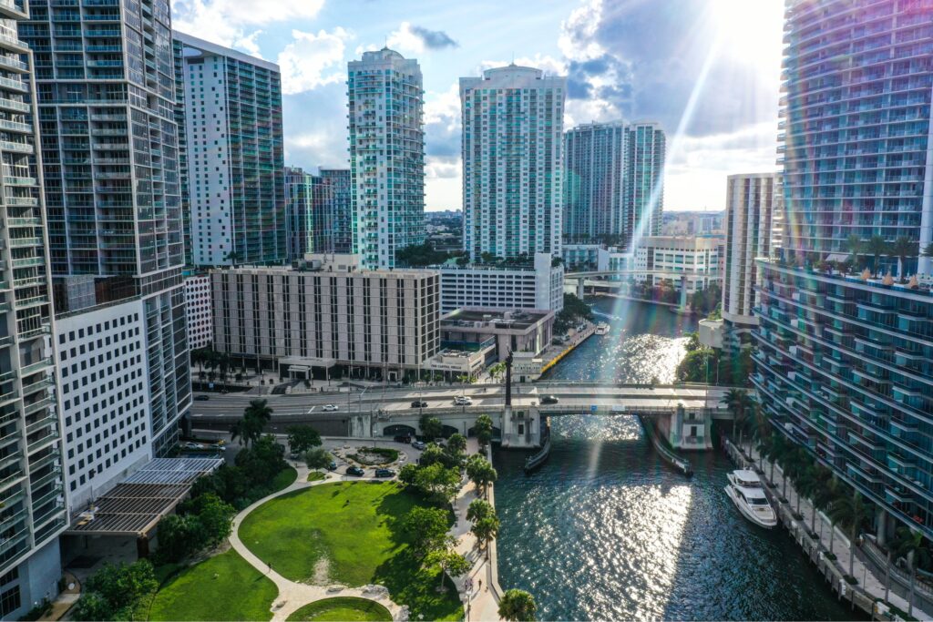 Downtown Miami pode ser uma região mais acessível para quem busca hospedagem em Miami.