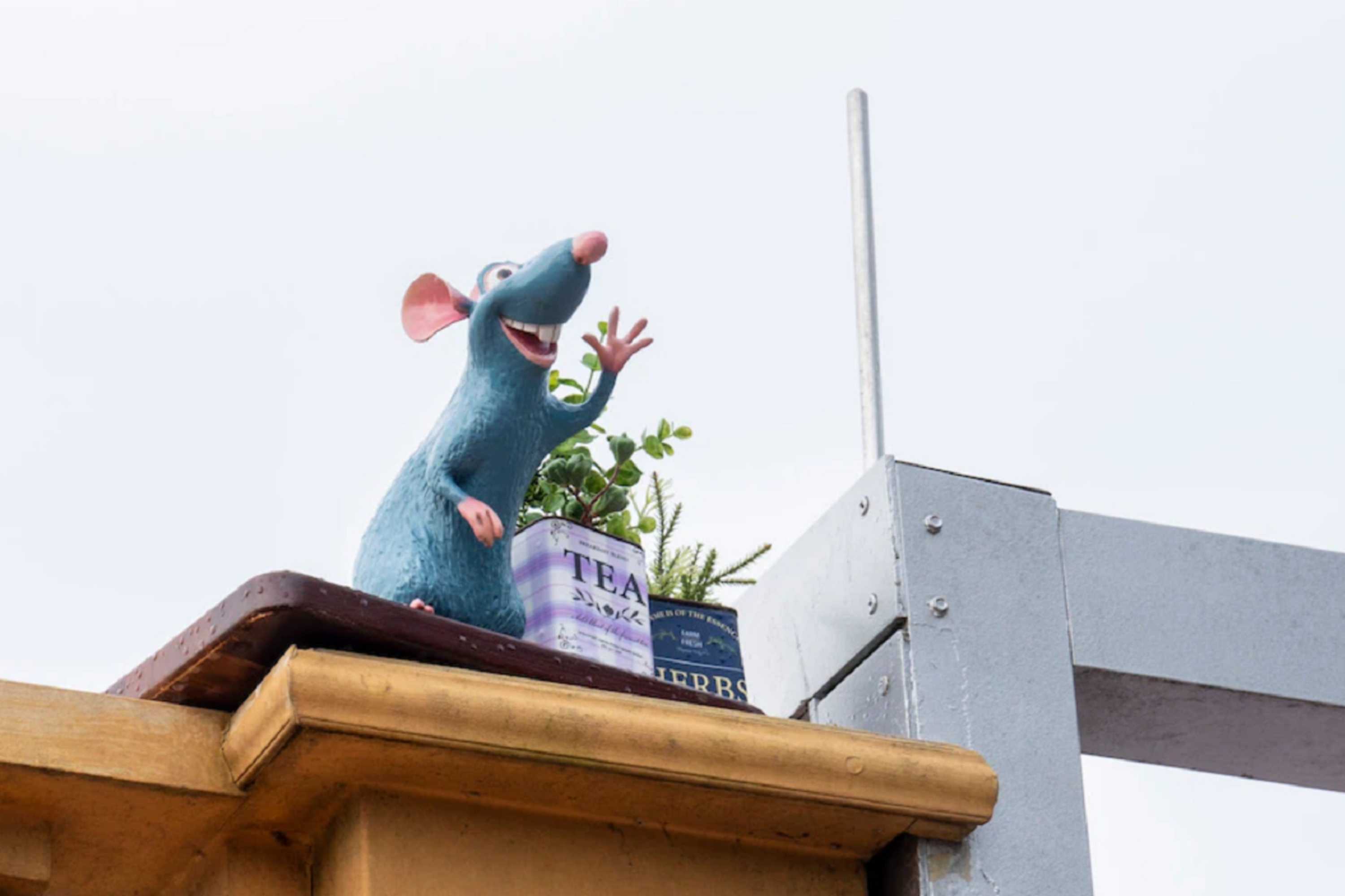 O Remy’s Hide and Squeak é uma "caça ao tesouro" inspirada na animação "Ratatouille".