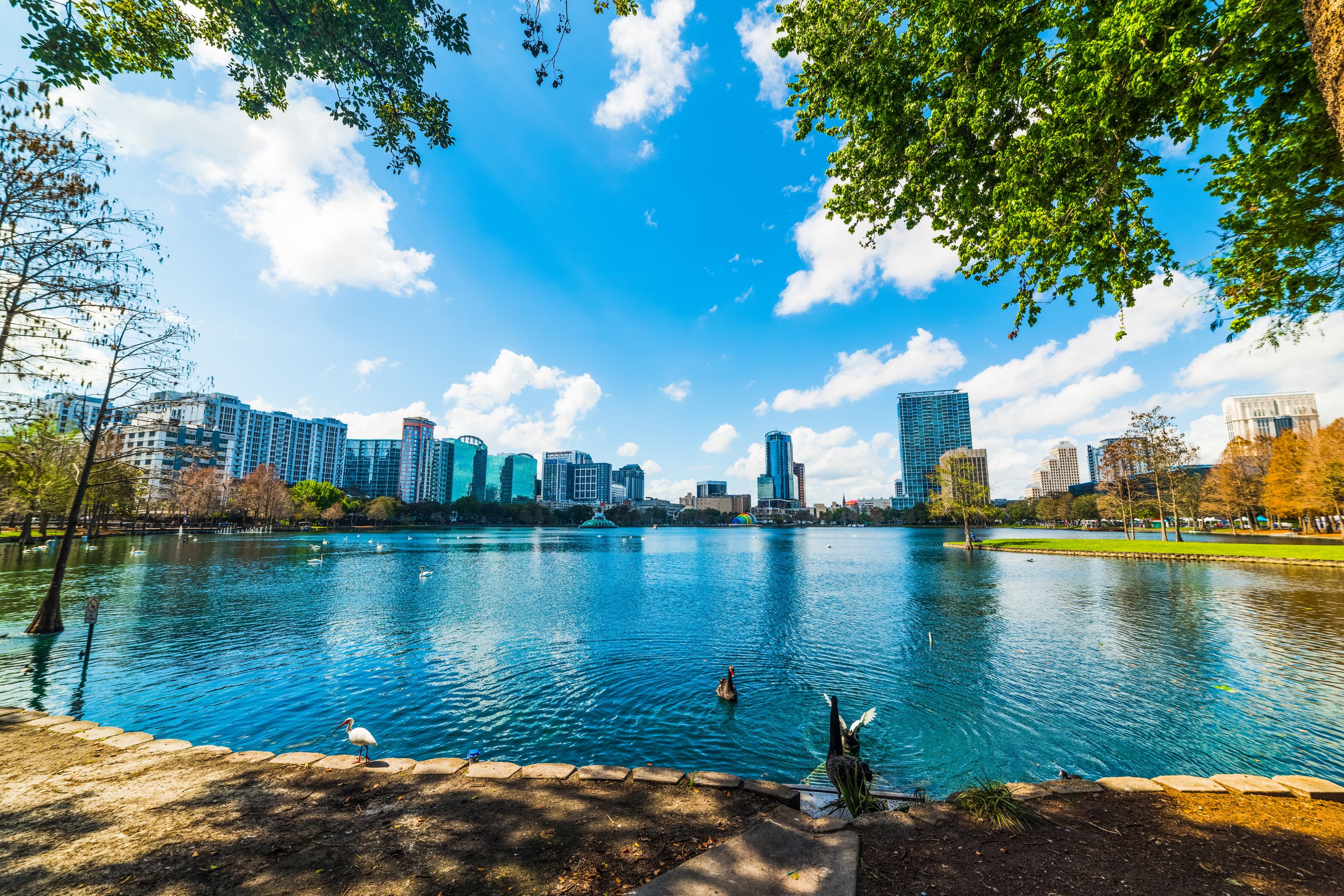 Aproveite um dia de folga para descansar no Eola Lake Park.