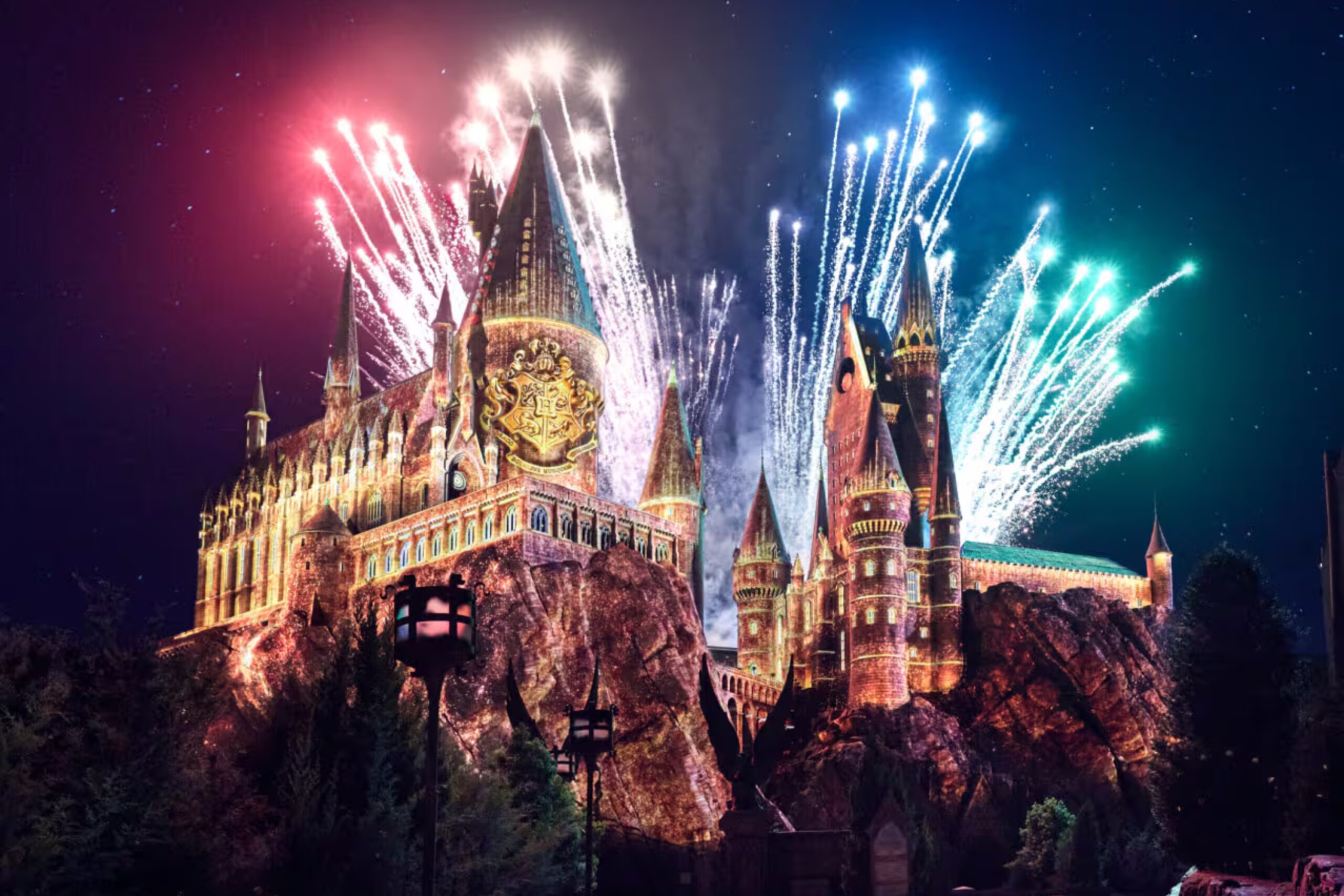 Em noites selcionadas, acontece no Castelo de Hogwarts o espetáculo Hogwarts Always,