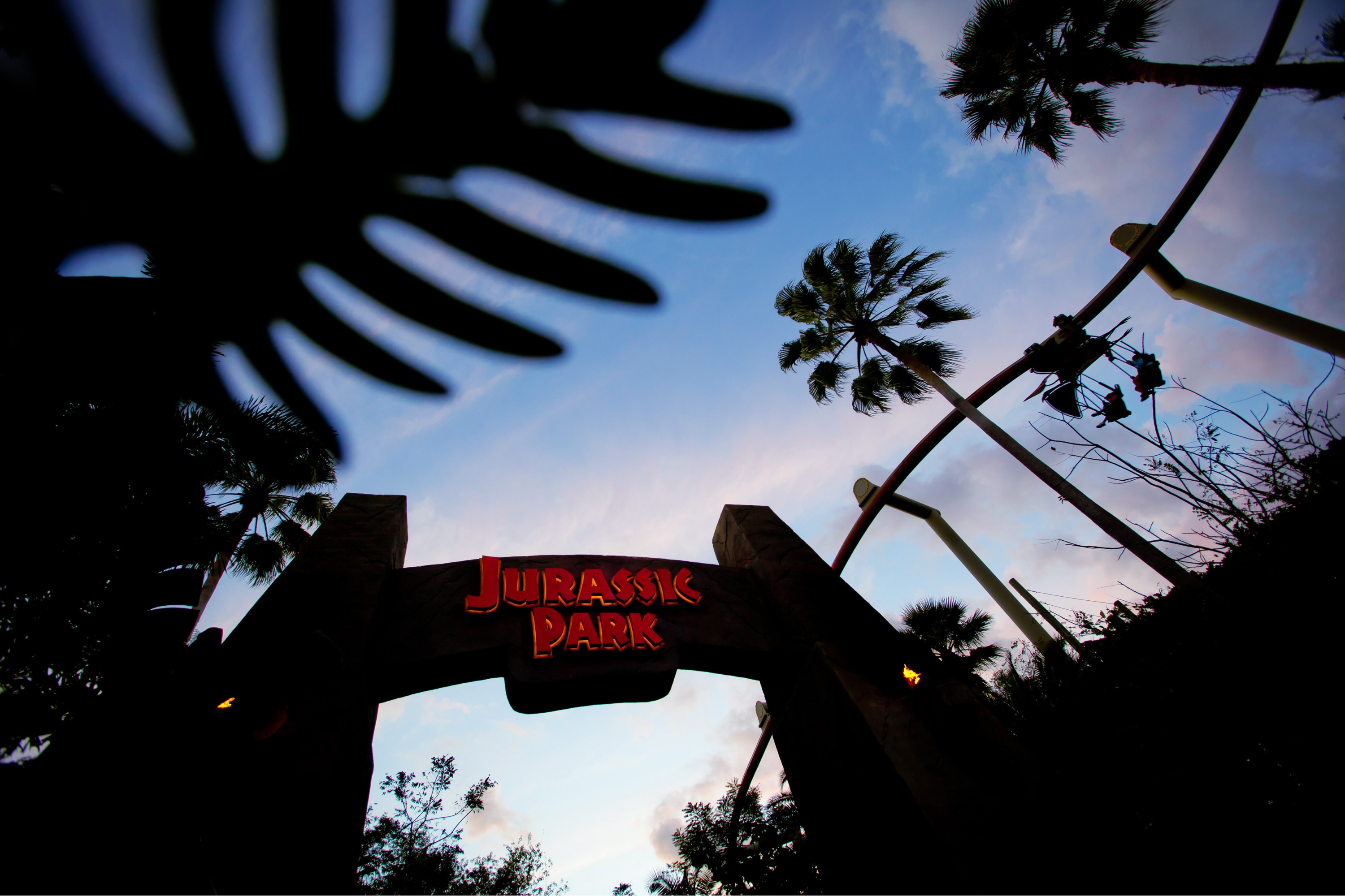No Jurassic Park, você encontra dinossauros e embarca na VelociCoaster.