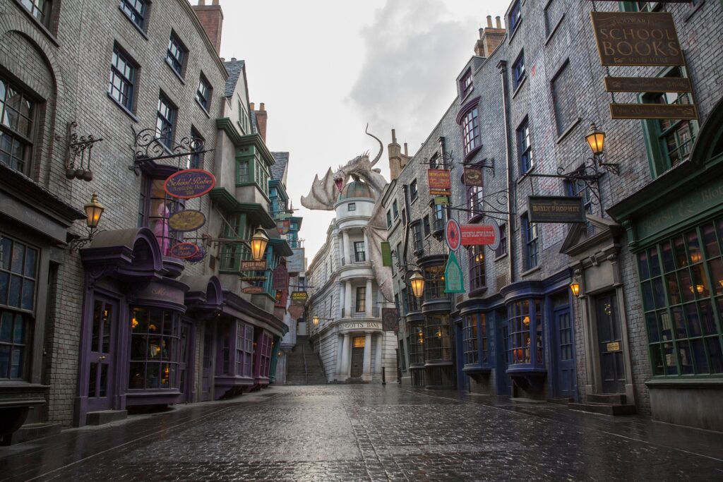 A magia de Harry Potter aguarda por você no The Wizarding World of Harry Potter - Diagon Alley.