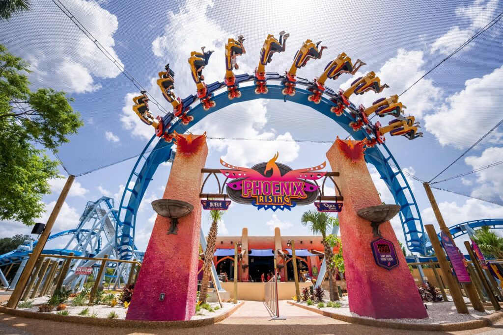 A nova Phoenix Rising, no Busch Gardens, é outra montanha-russa suspensa no parque.