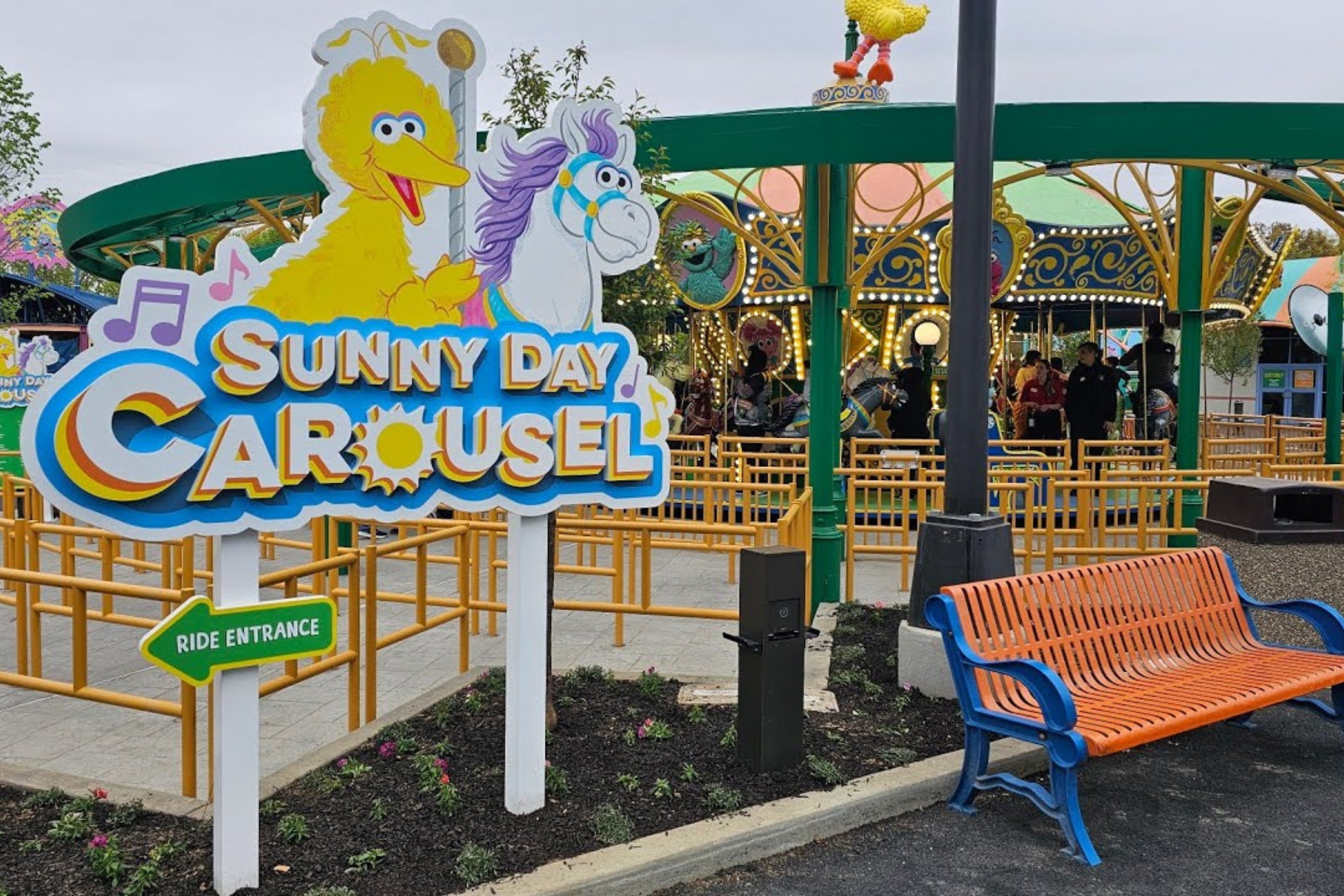 Sunny Day Carousel, na Sesame Street Land (SeaWorld Orlando).