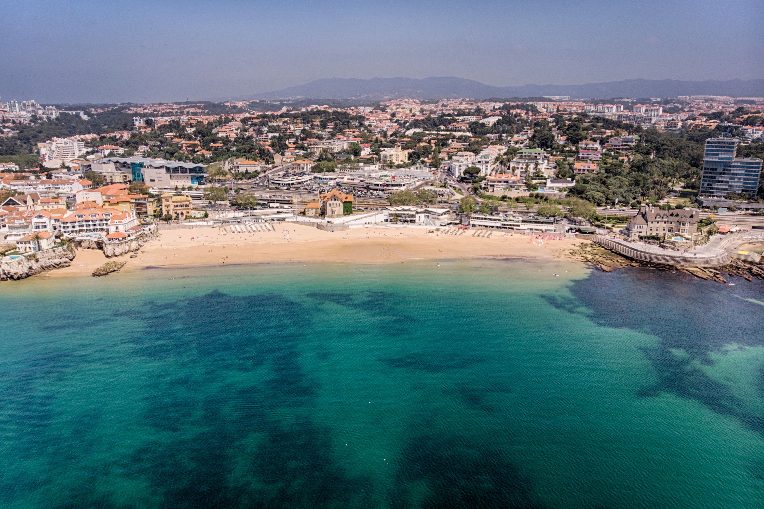 Cascais é uma das cidades próximas a Lisboa e ótima para um bate e volta, especialmente no verão.