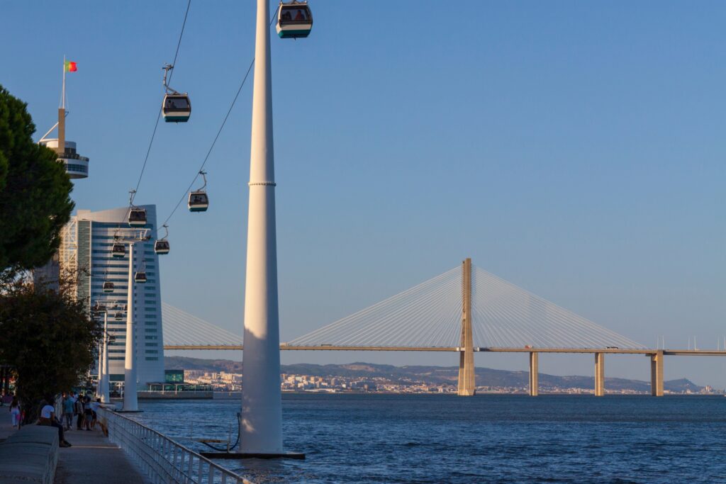 O Parque das Nações fica perto do aeroporto de Lisboa.