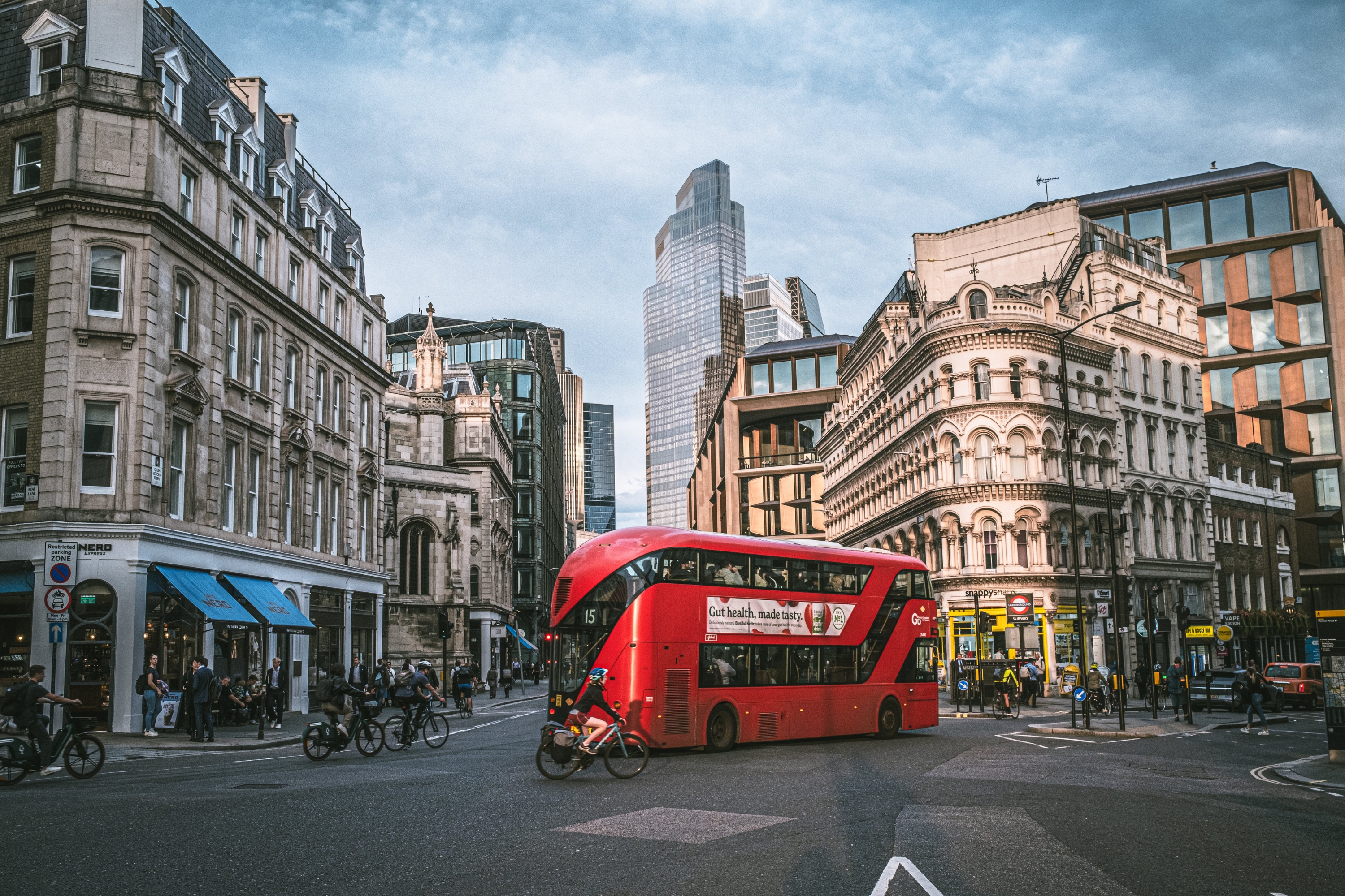 No outono as temperaturas em Londres começam a cair e o movimento de turistas também diminui.