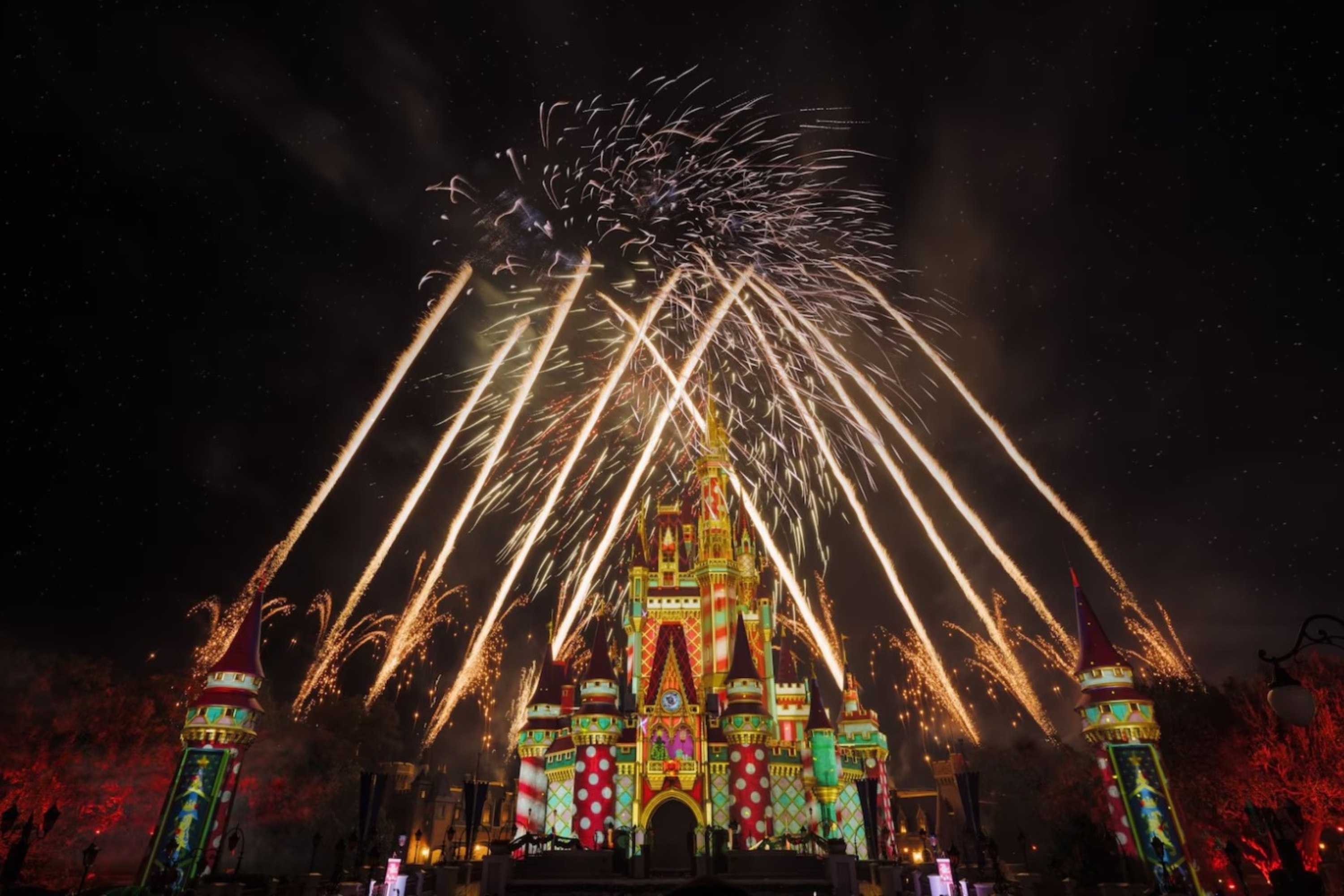 O show de fogos de Natal no Magic Kingdom é o Minnie’s Wonderful Christmastime.