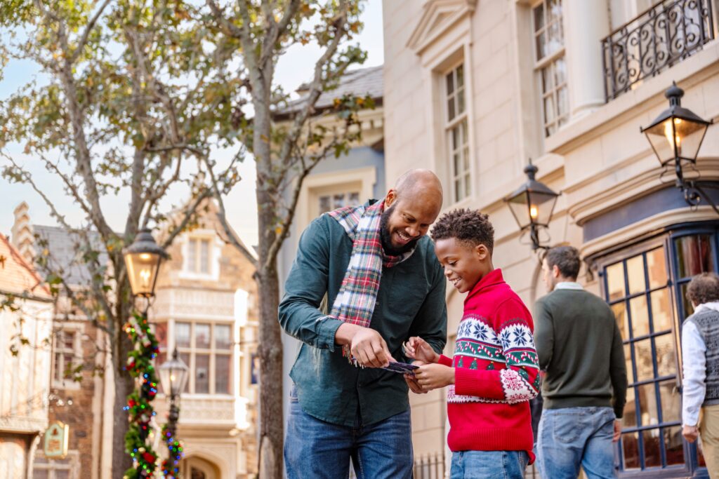 Participe de uma caça ao tesouro natalina no EPCOT.