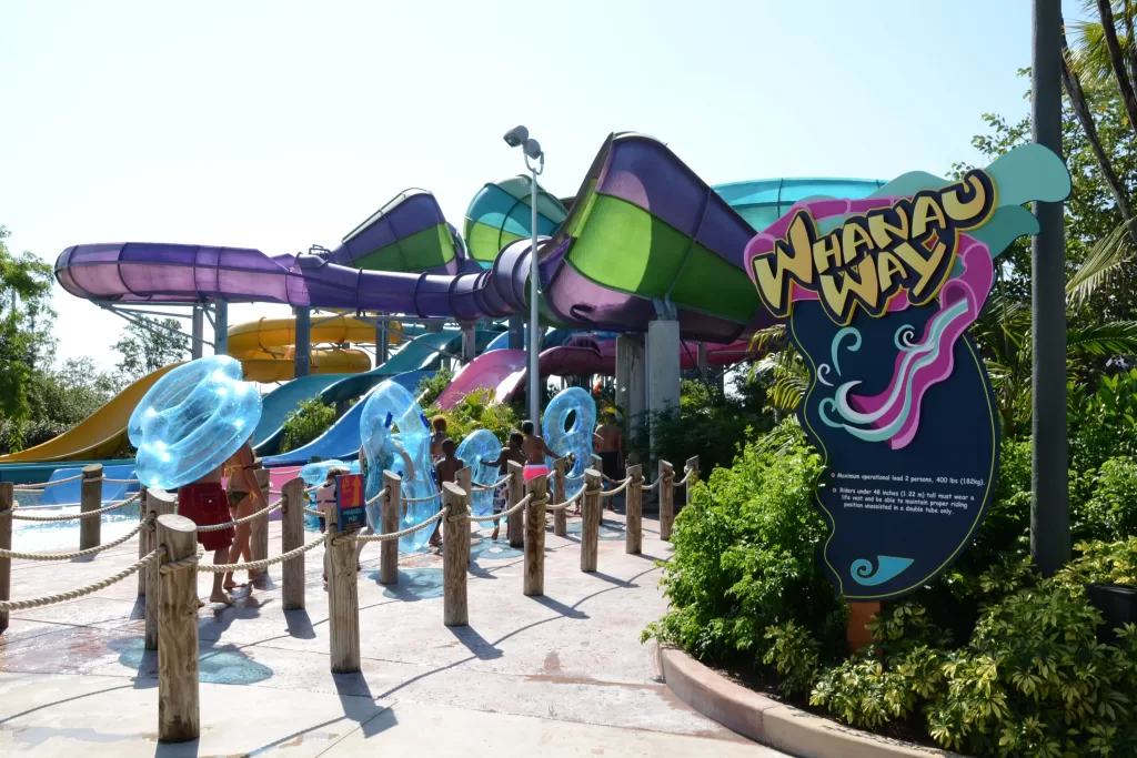 O Whanau Way é um conjunto de toboáguas em boia que oferece diferentes níveis de emoção. 
