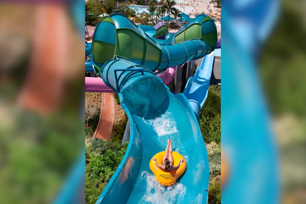 A Omaka Rocka é um toboágua radical no Aquatica Orlando.