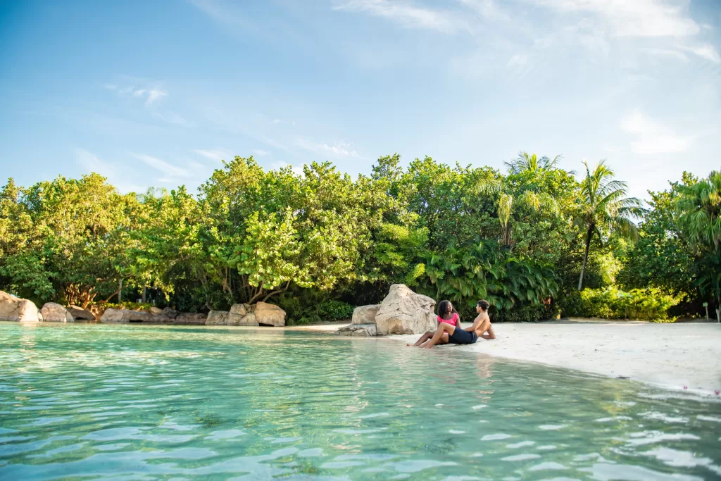 Um dia no Discovery Cove é ideal para o meio ou final da sua viagem para Orlando.