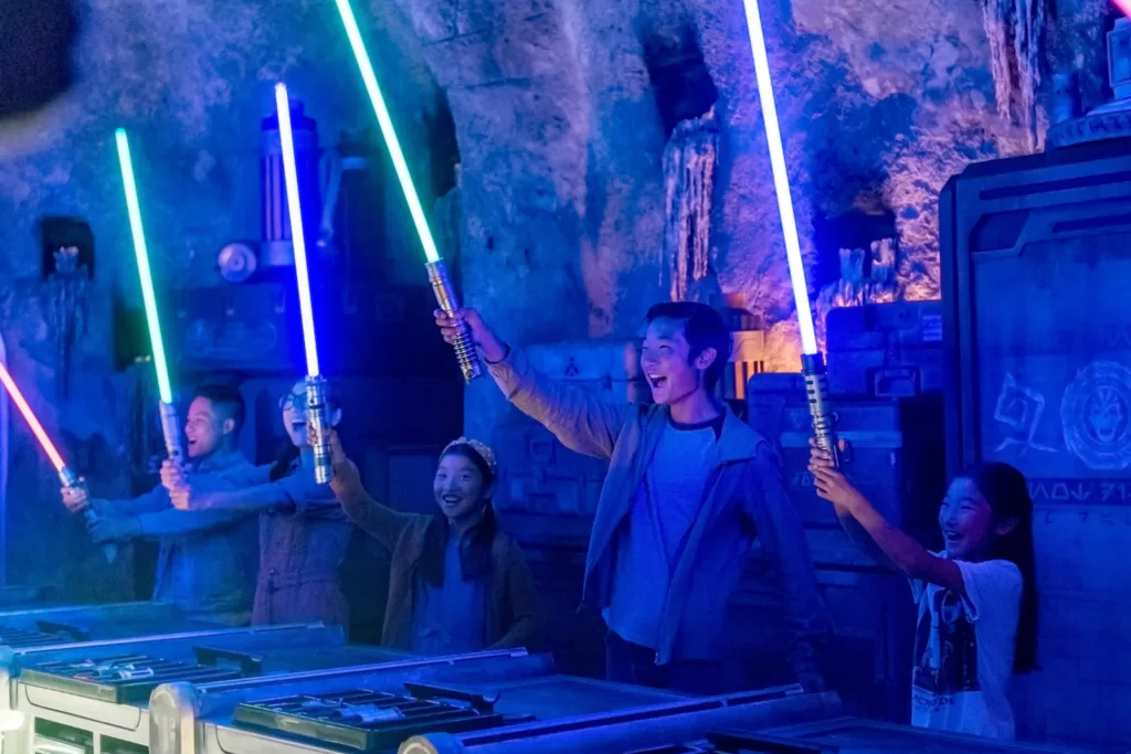 Você sabia que pode fazer seu próprio sabre de luz no Hollywood Studios?