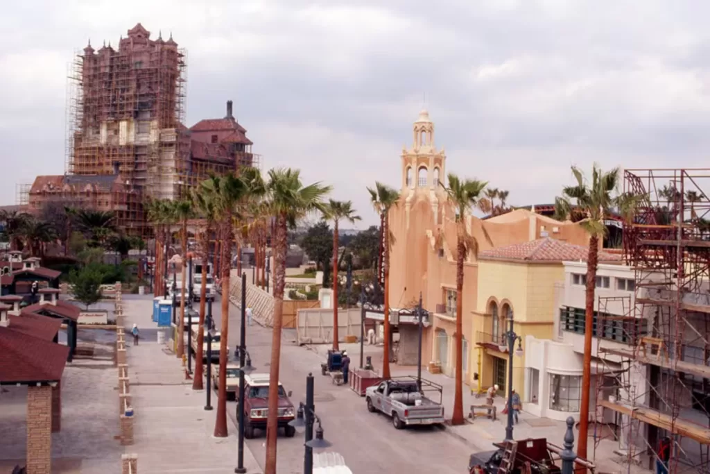 Conheça a história do Disney's Hollywood Studios, o parque mais cinematográfico da Disney.