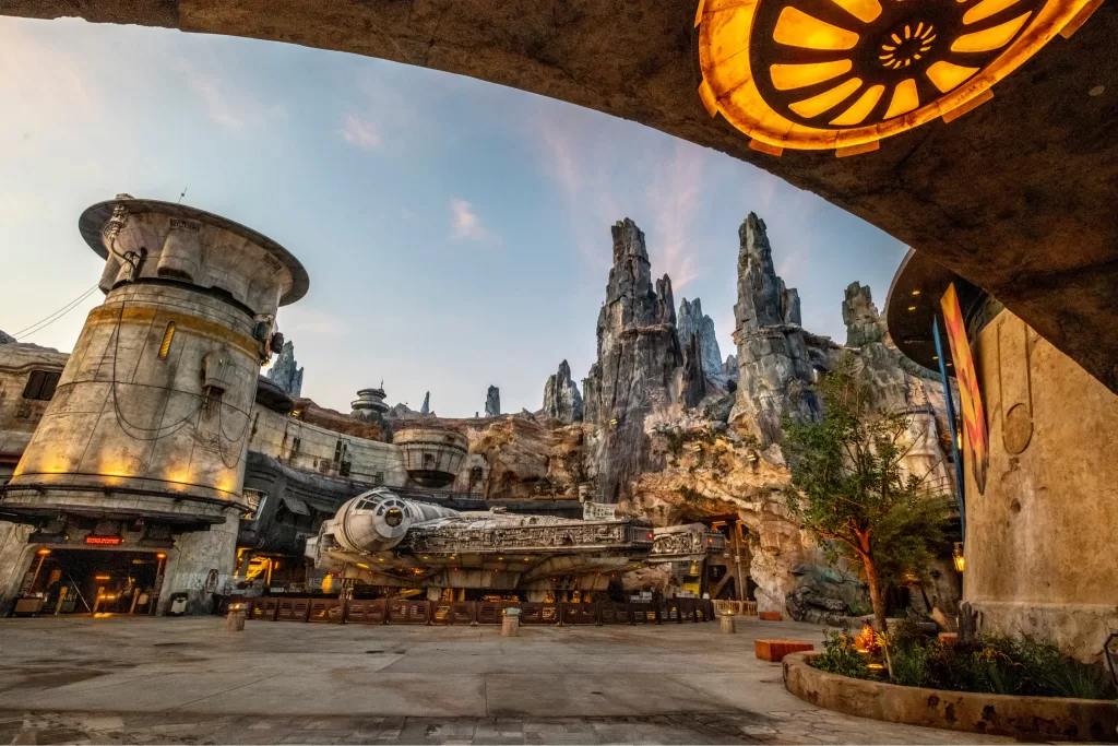 A área de "Star Wars", no Hollywood Studios, faz uma imersão no universo dessa franquia intergaláctica.