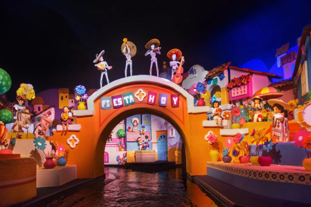 No Pavilhão do México, no EPCOT, você viaja pela cultura mexicana.