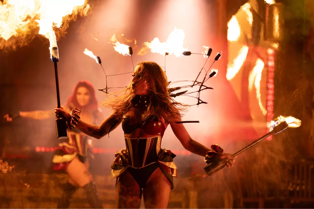 A festa de Halloween da Universal conta com shows com muita pirotecnia.