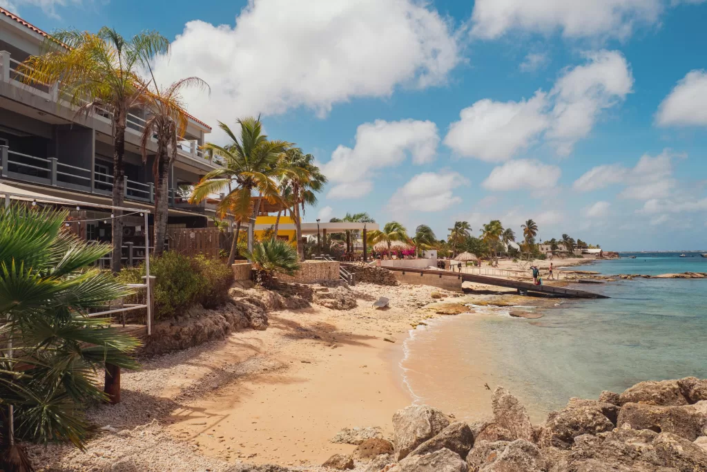 O holandês, o inglês e o papiamento são os idiomas oficiais de Aruba.