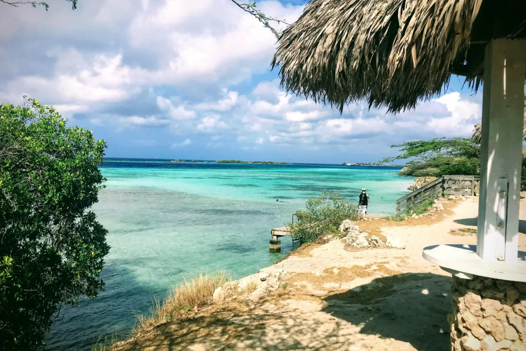 Aruba está fora da rota de furacões, o que torna o destino ideal para férias sem preocupações.