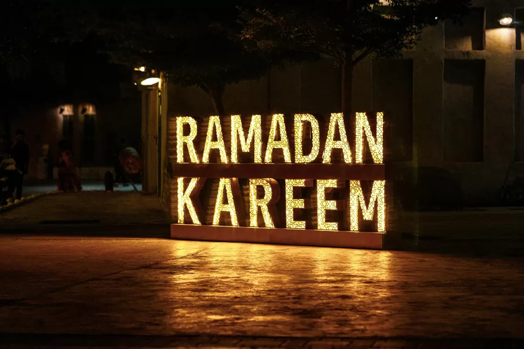 Saiba como funciona o Ramadã em Dubai - e como isso impacta na sua viagem.