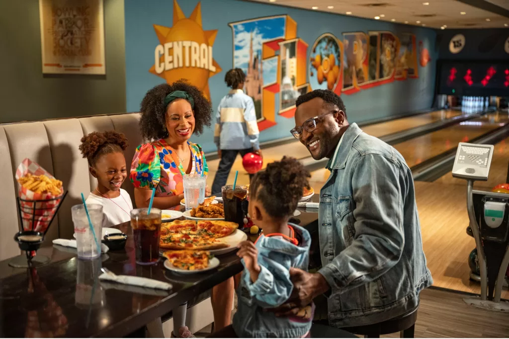 Disney Springs já recebeu diversos nomes, inclusive Downtown Disney, que ainda é lembrado por muitos fãs do Mickey Mouse.