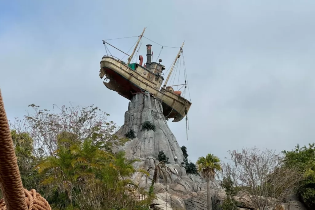 Faça uma trilha pelo Typhoon Lagoon e veja o parque por outra perspectiva.