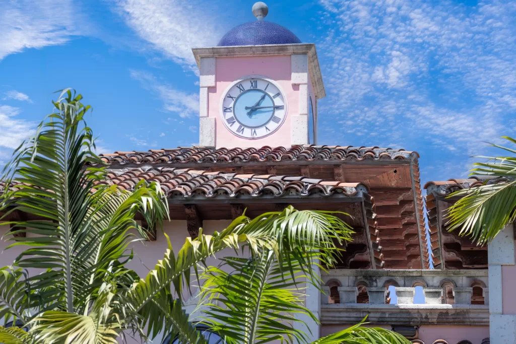 Las Olas Boulevard é uma região charmosa para se hospedar em Fort Lauderdale