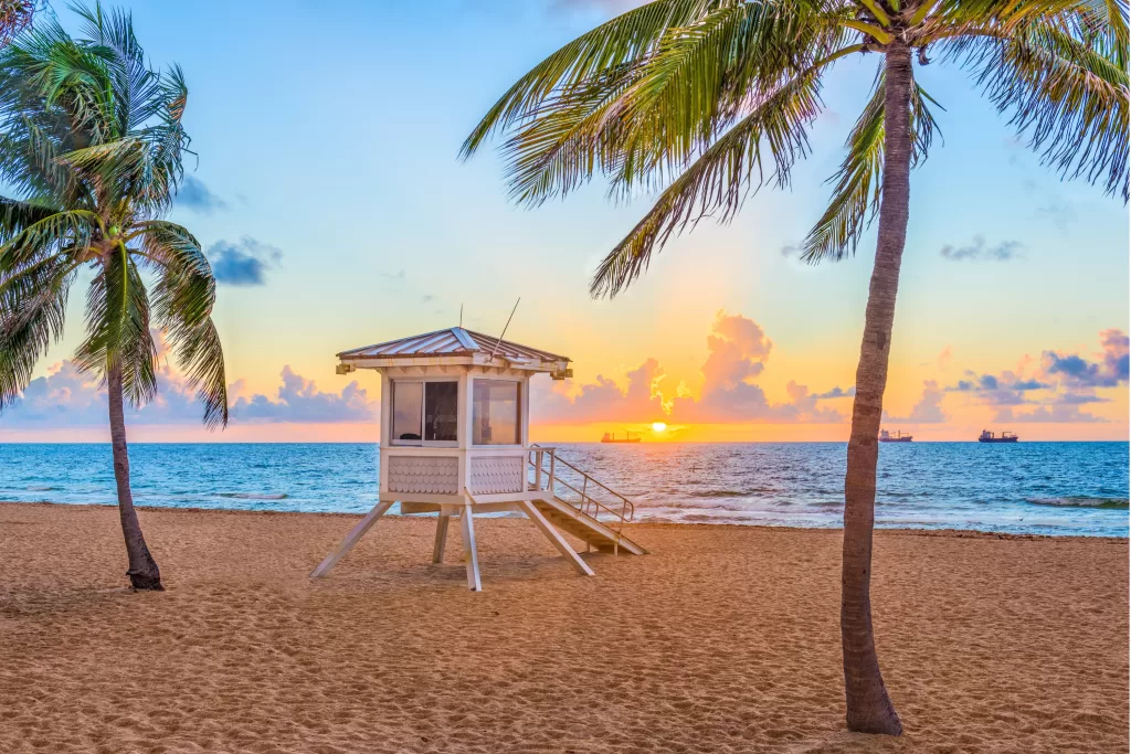 Não deixe de pegar sol em uma das praias tranquilas e douradas de Fort Lauderdale.