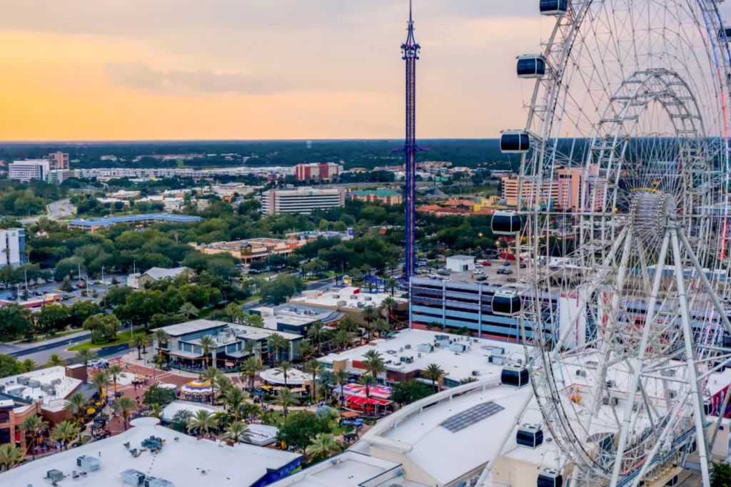 Compre ingressos para as atrações do ICON Park com a VMZ Viagens.