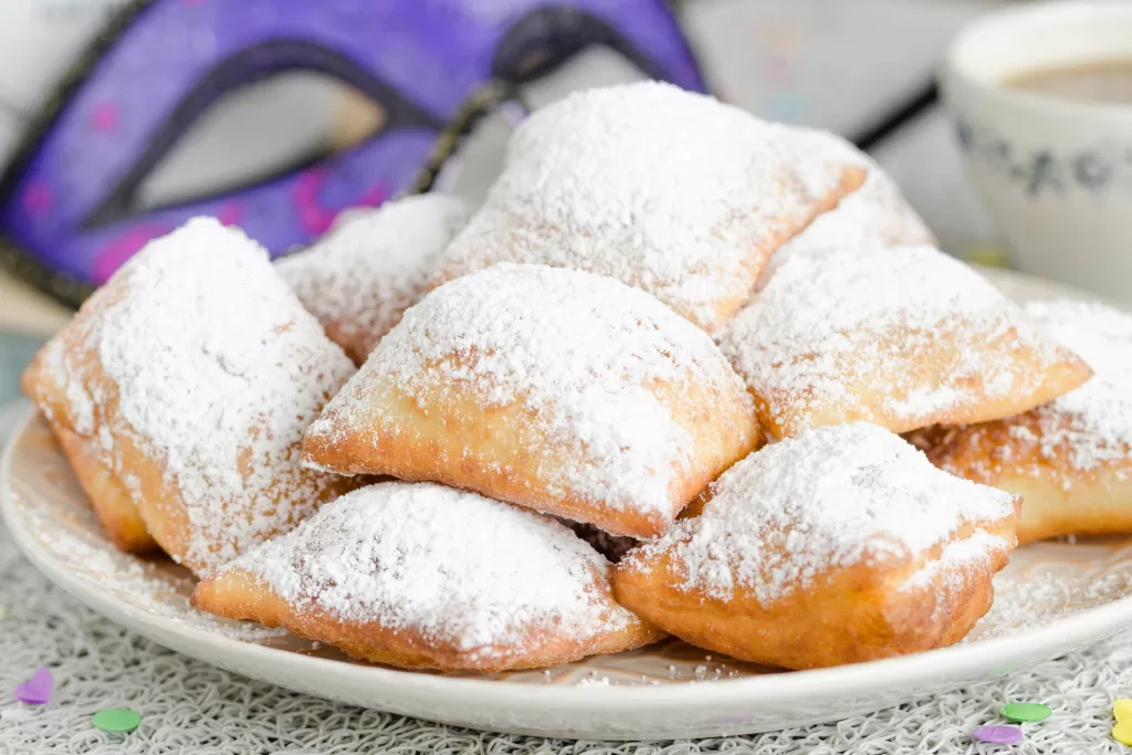 Prove o beignet, um doce típico de Nova Orleans.