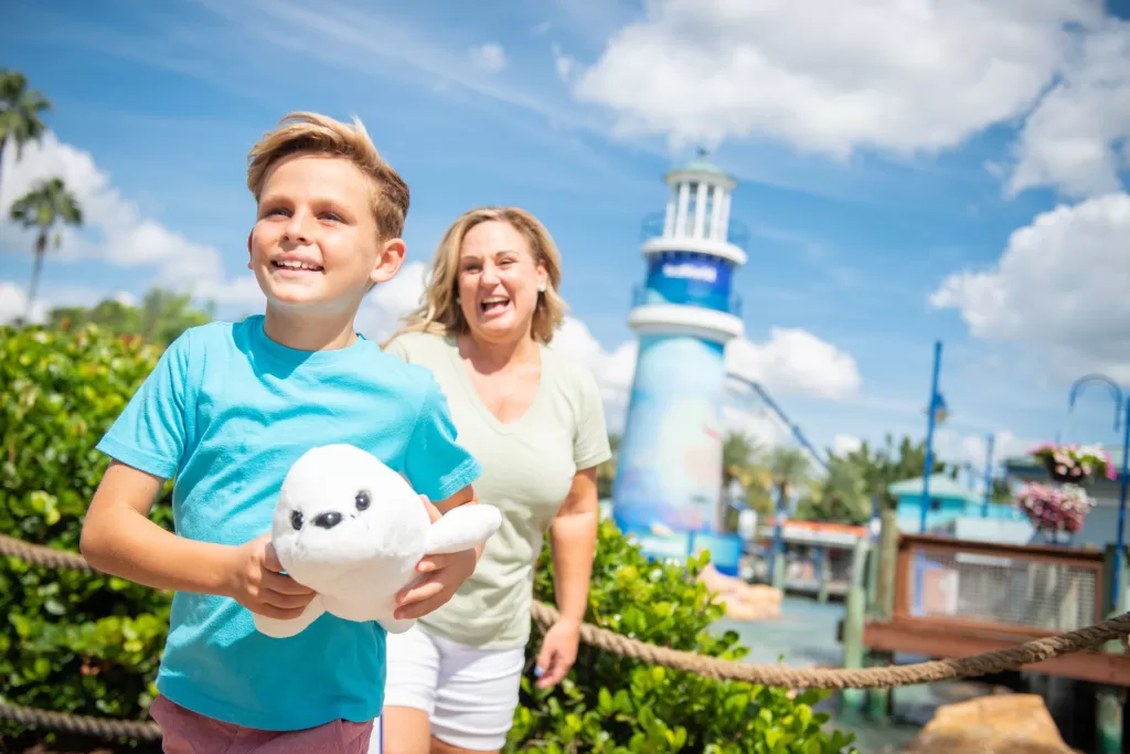 Saiba as regras do SeaWorld Orlando e Busch Gardens sobre levar comida de fora para os parques.